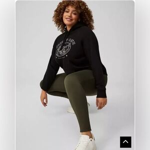 Torrid Fleece Lined Full Length Pocket Warm Leggings Green Size 4 (26/28) NWOT